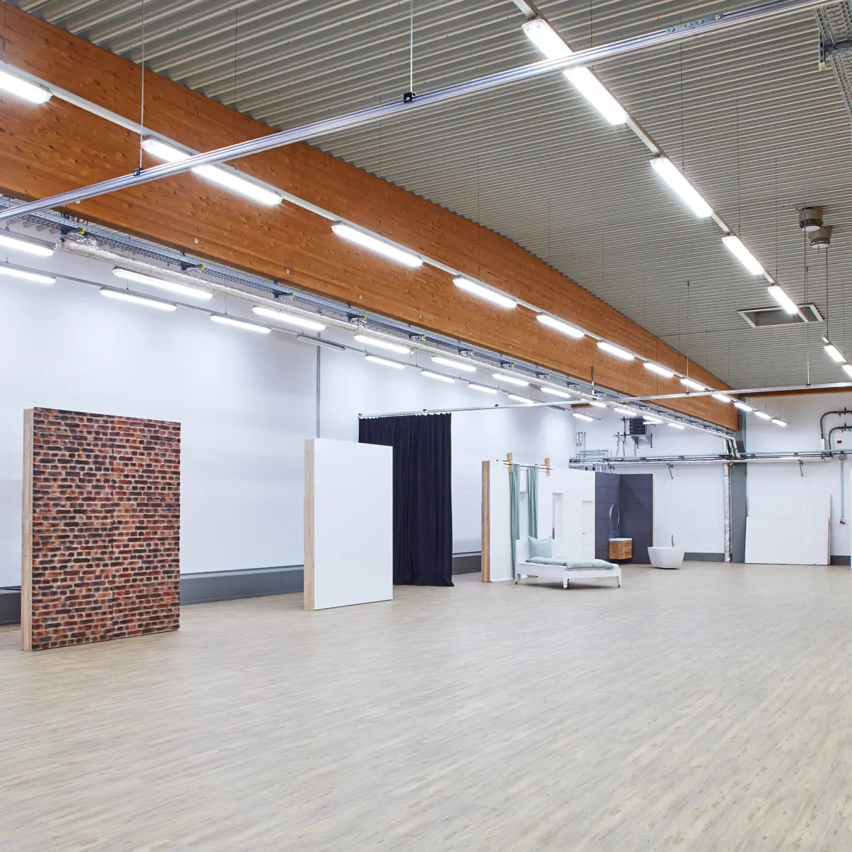 Parallele Set-Welten in der Halle